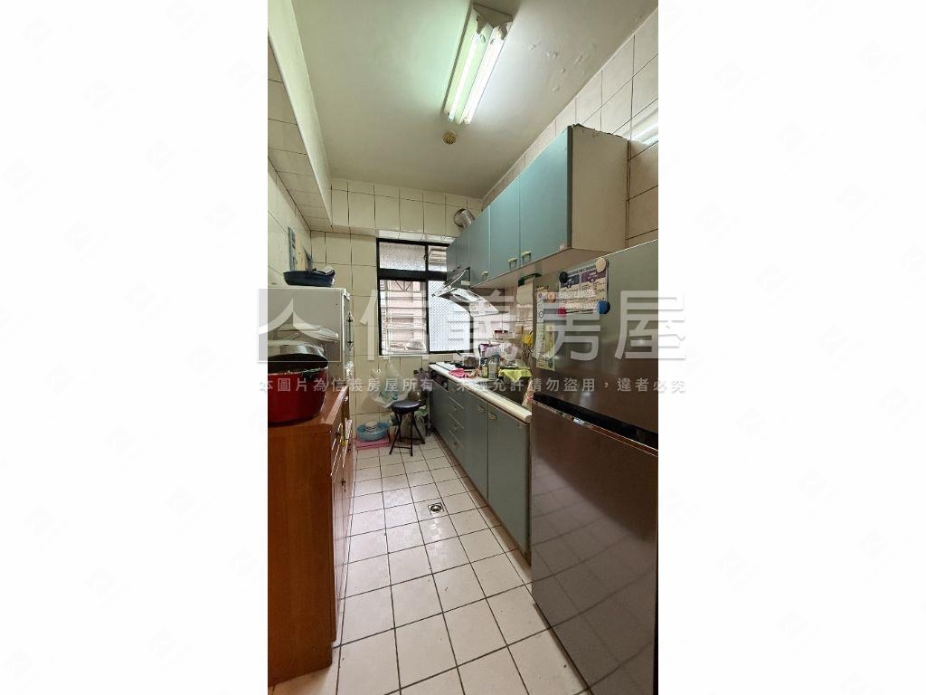 公園旁電梯四房車位房屋室內格局與周邊環境