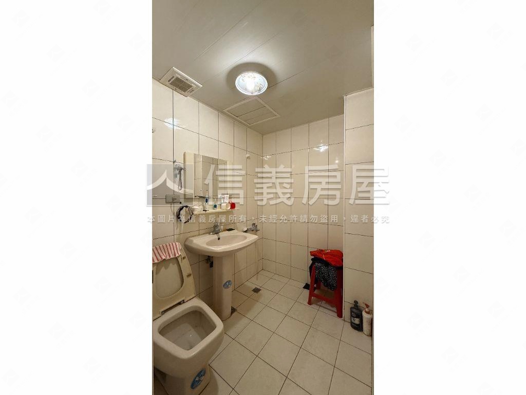 公園旁電梯四房車位房屋室內格局與周邊環境