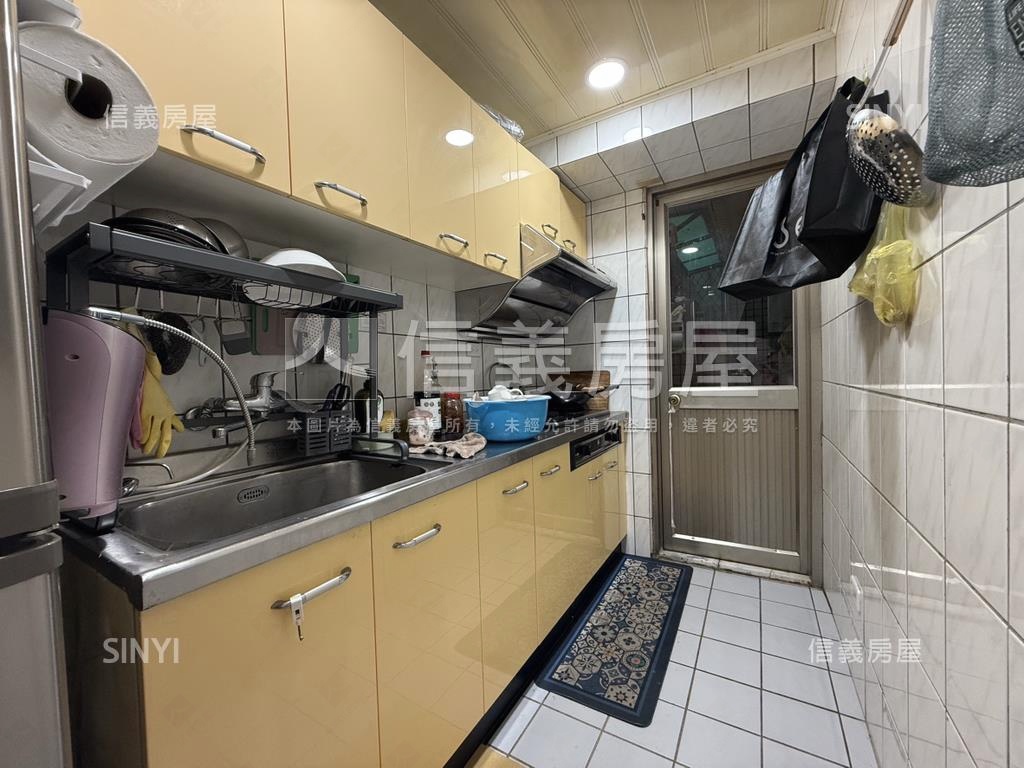 採光好景東帝士四房車位房屋室內格局與周邊環境