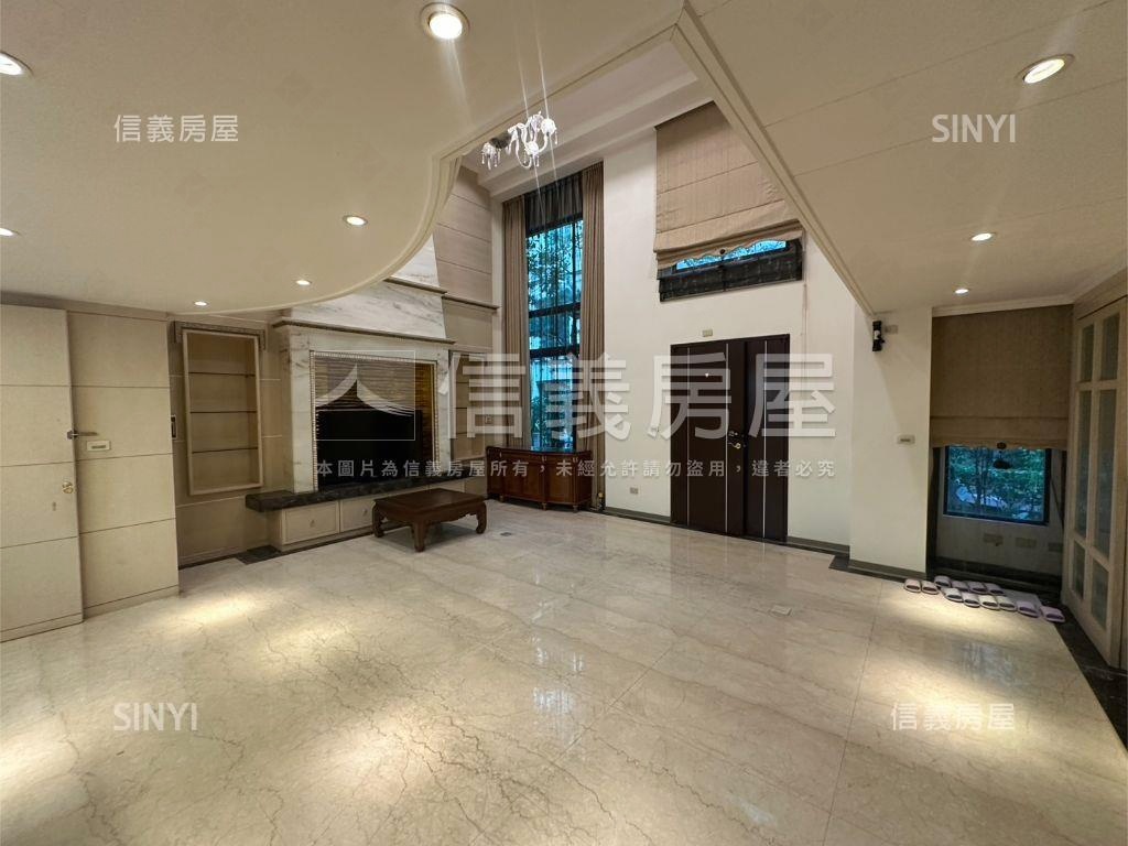 寰宇層峰裝潢別墅房屋室內格局與周邊環境