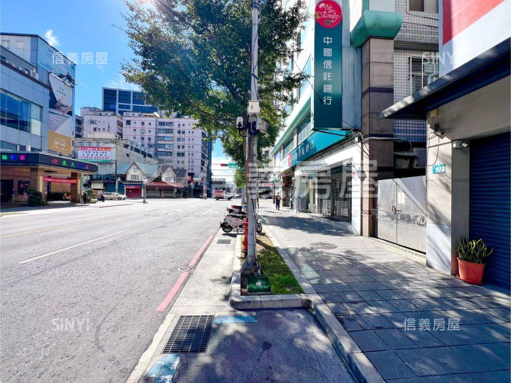 都廳大院河景三房車位房屋室內格局與周邊環境