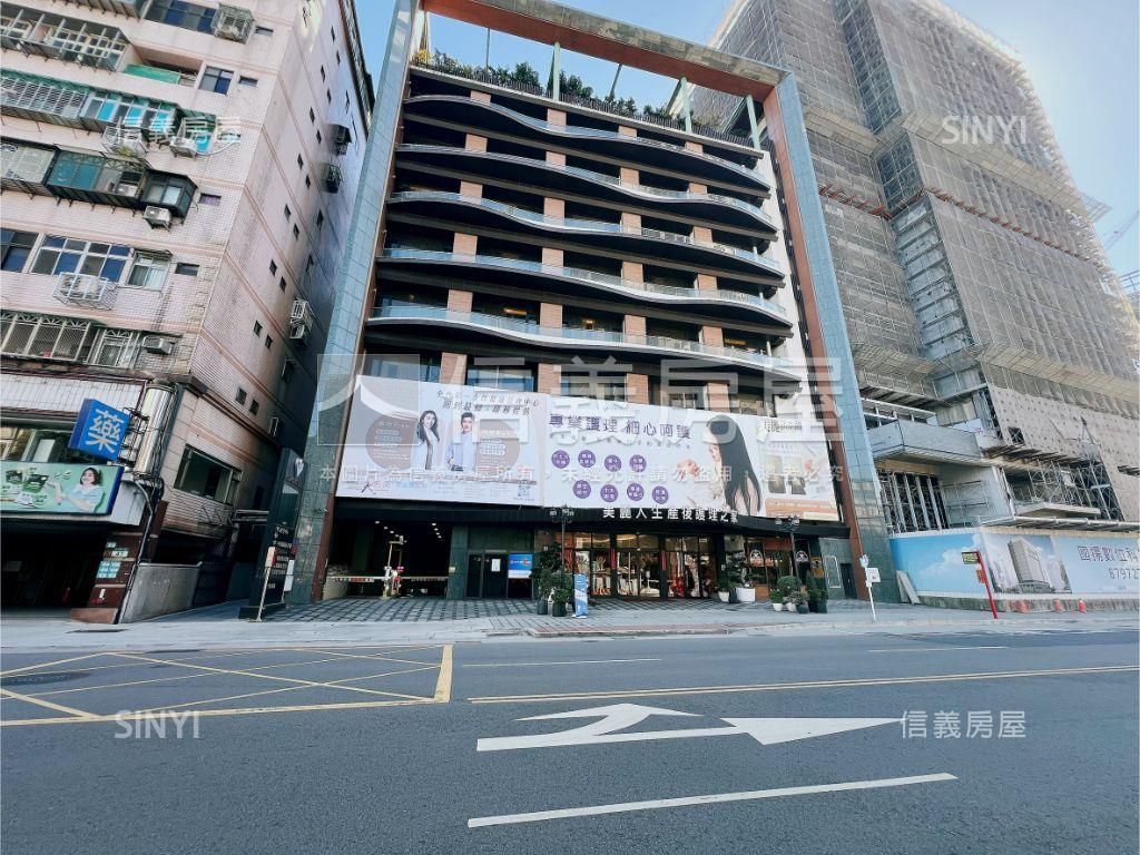 都廳大院河景三房車位房屋室內格局與周邊環境