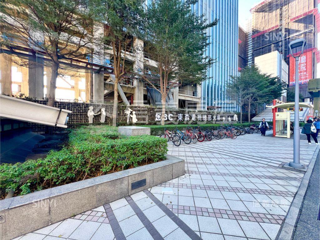 都廳大院河景三房車位房屋室內格局與周邊環境