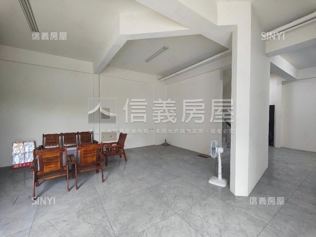 鹿港富景金鑽大面寬角店房屋室內格局與周邊環境