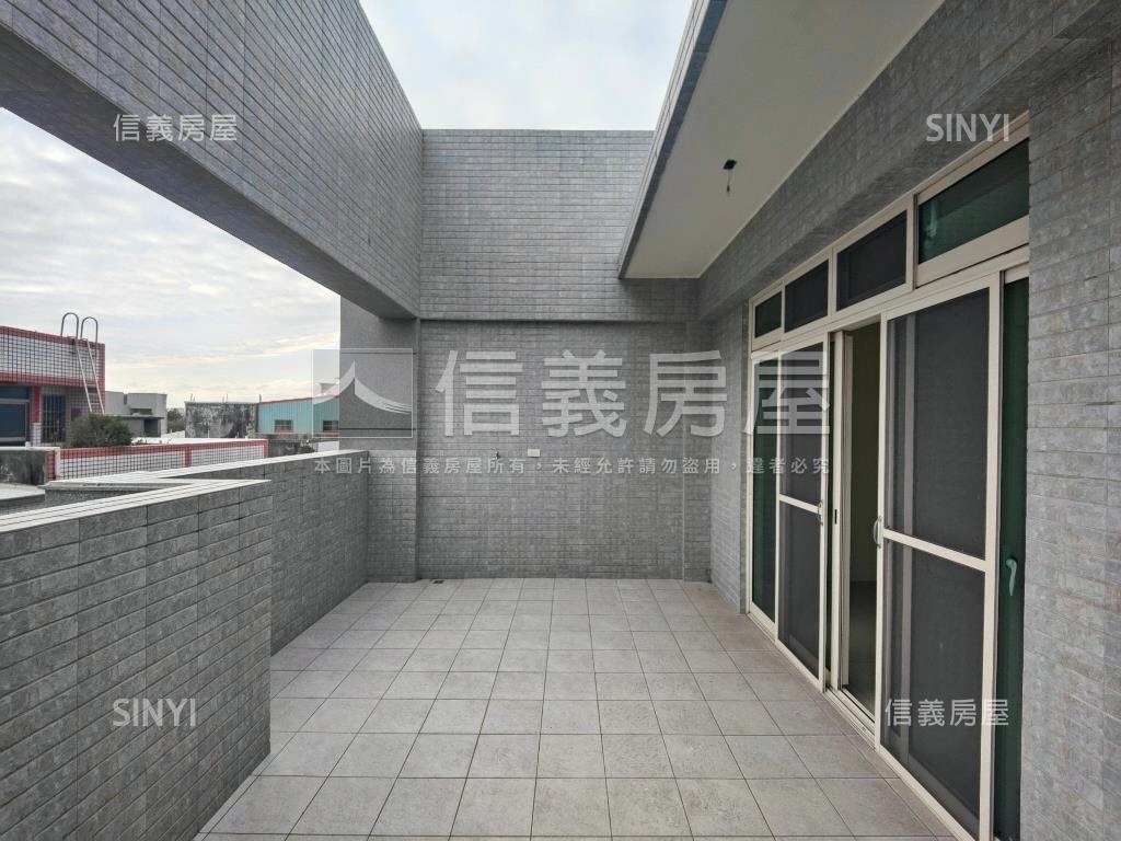 鹿港富景金鑽大面寬角店房屋室內格局與周邊環境