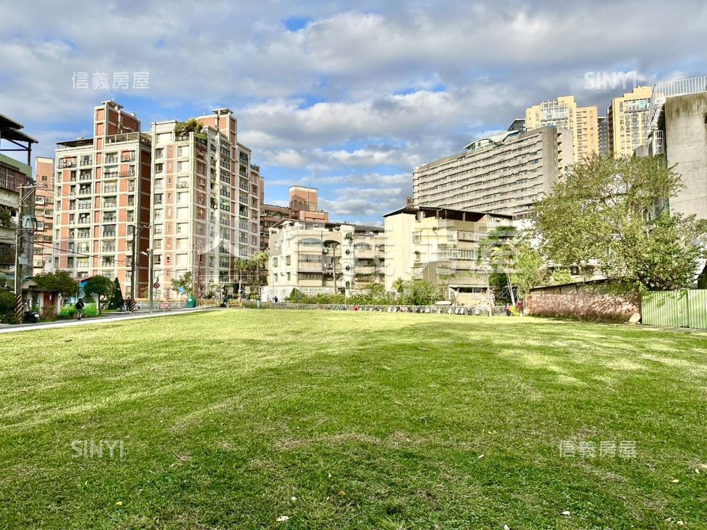 新店七張站☆稀有住宅用地房屋室內格局與周邊環境