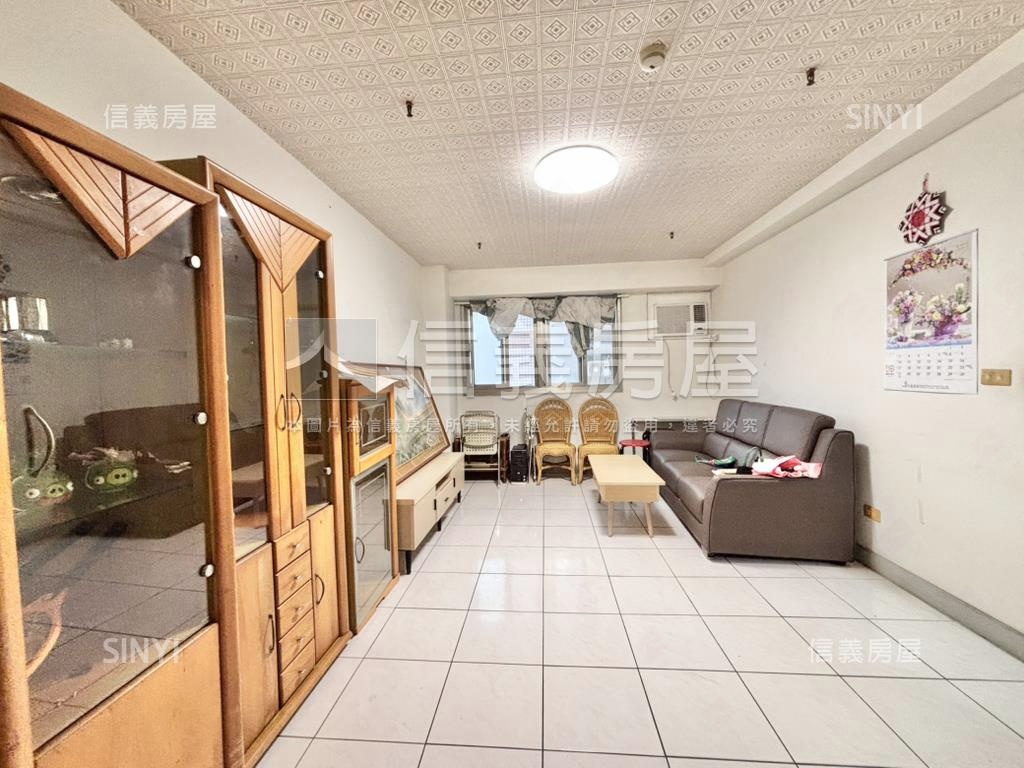 首選套房，獨立陽台及廚房房屋室內格局與周邊環境