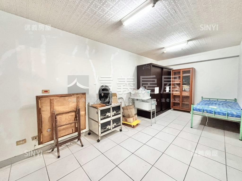 首選套房，獨立陽台及廚房房屋室內格局與周邊環境