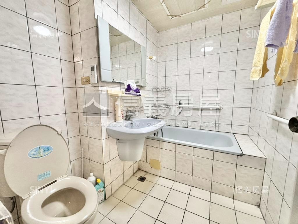 首選套房，獨立陽台及廚房房屋室內格局與周邊環境