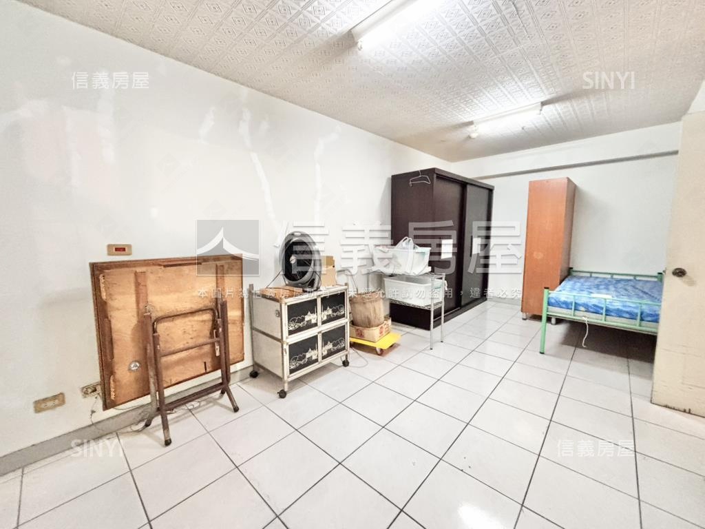 首選套房，獨立陽台及廚房房屋室內格局與周邊環境