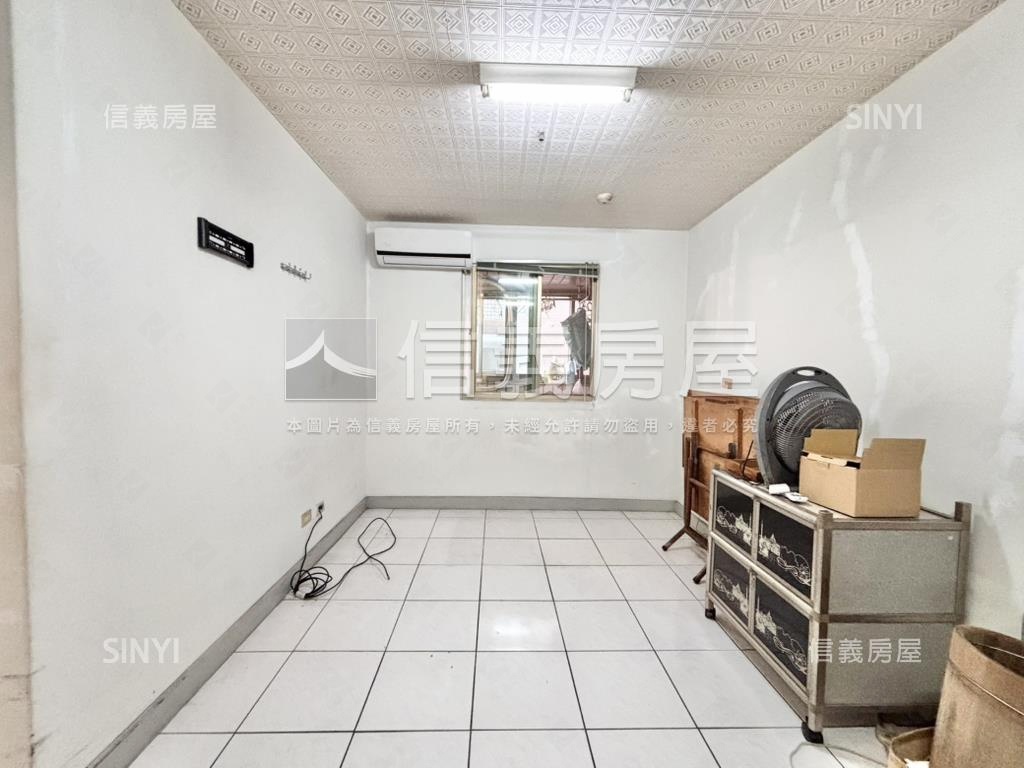 首選套房，獨立陽台及廚房房屋室內格局與周邊環境