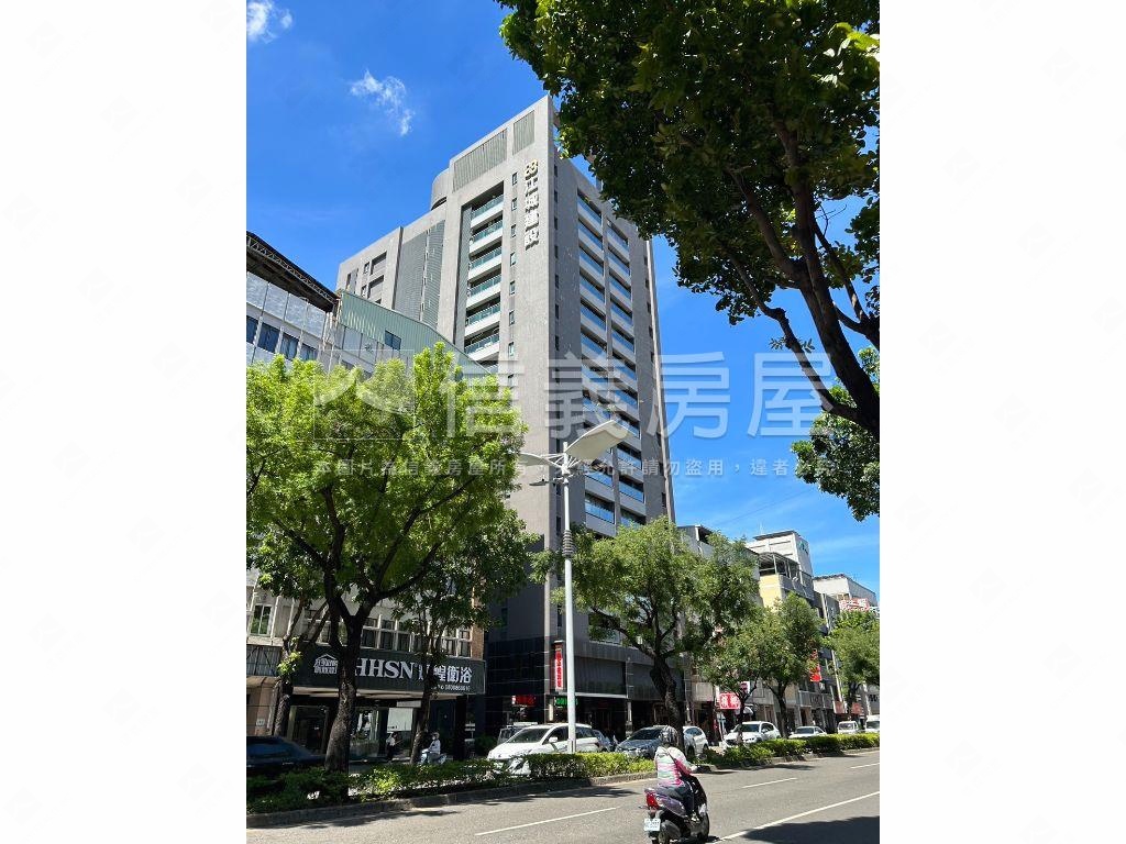 戀戀摩兒三房機械車位房屋室內格局與周邊環境