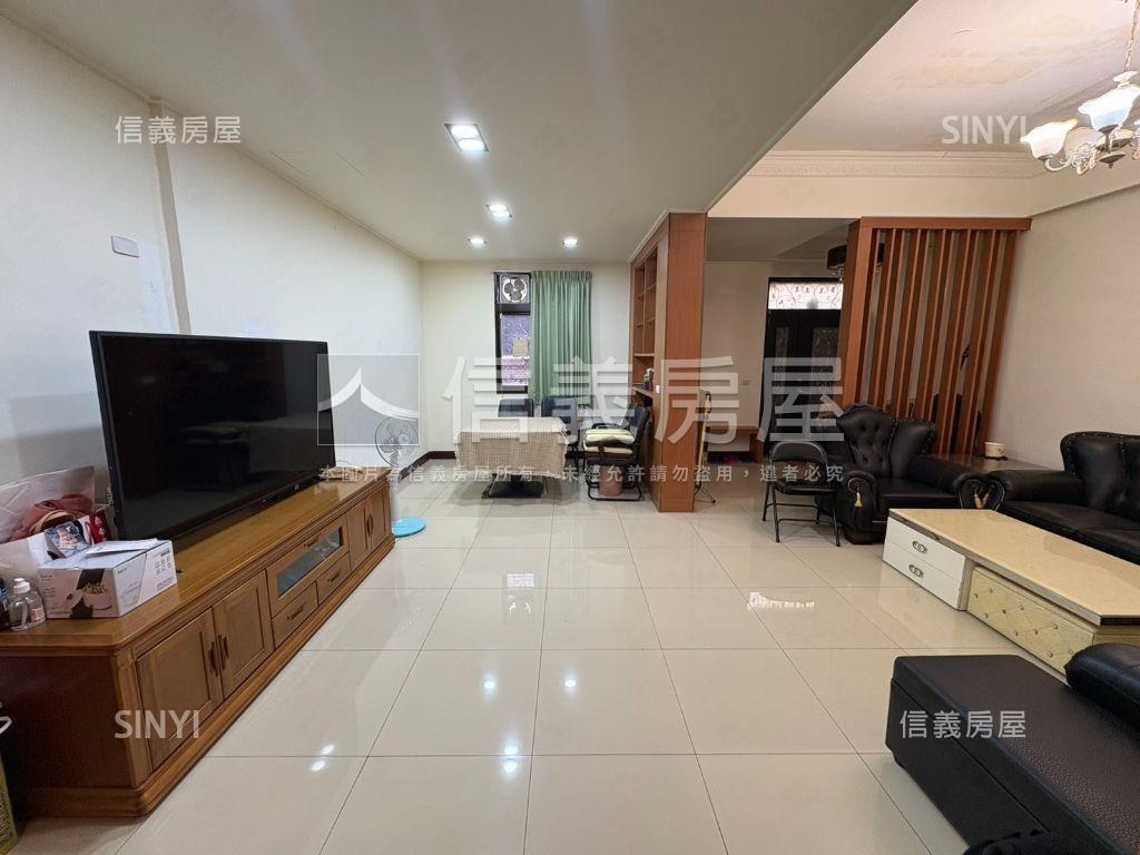 近南亞前後臨路美透天房屋室內格局與周邊環境