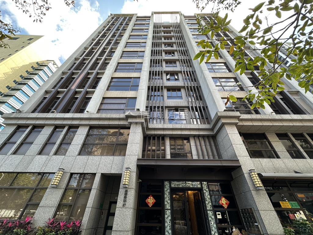 新板特區稀有店面房屋室內格局與周邊環境