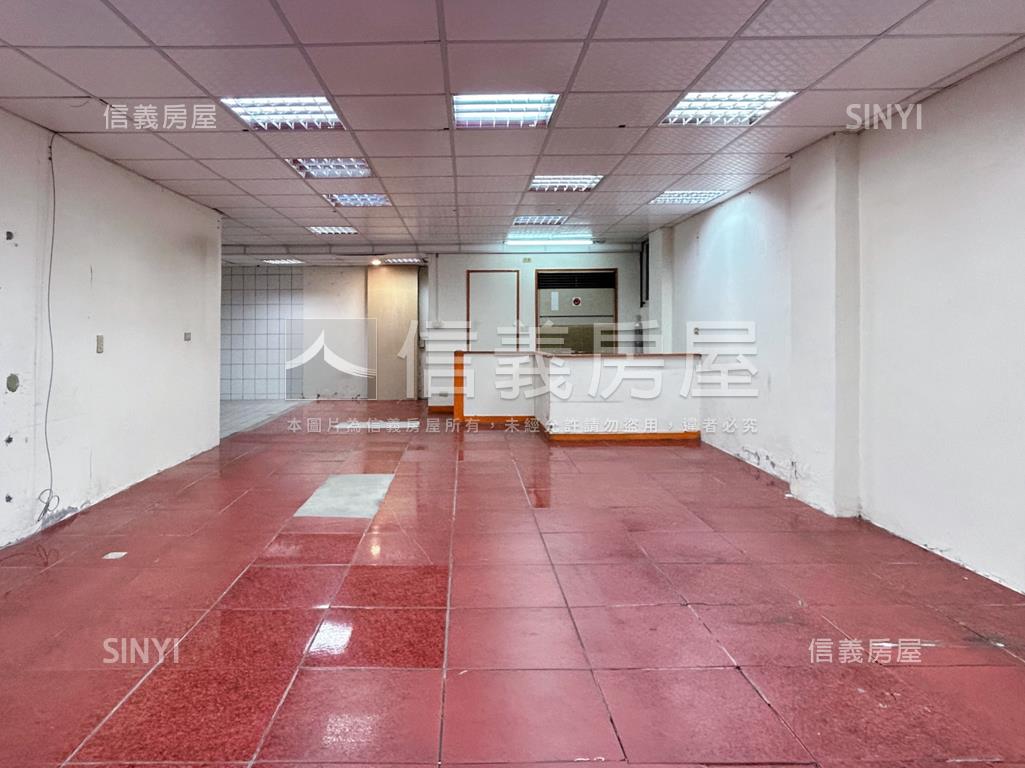 具未來潛力仁愛圓環旁店面房屋室內格局與周邊環境