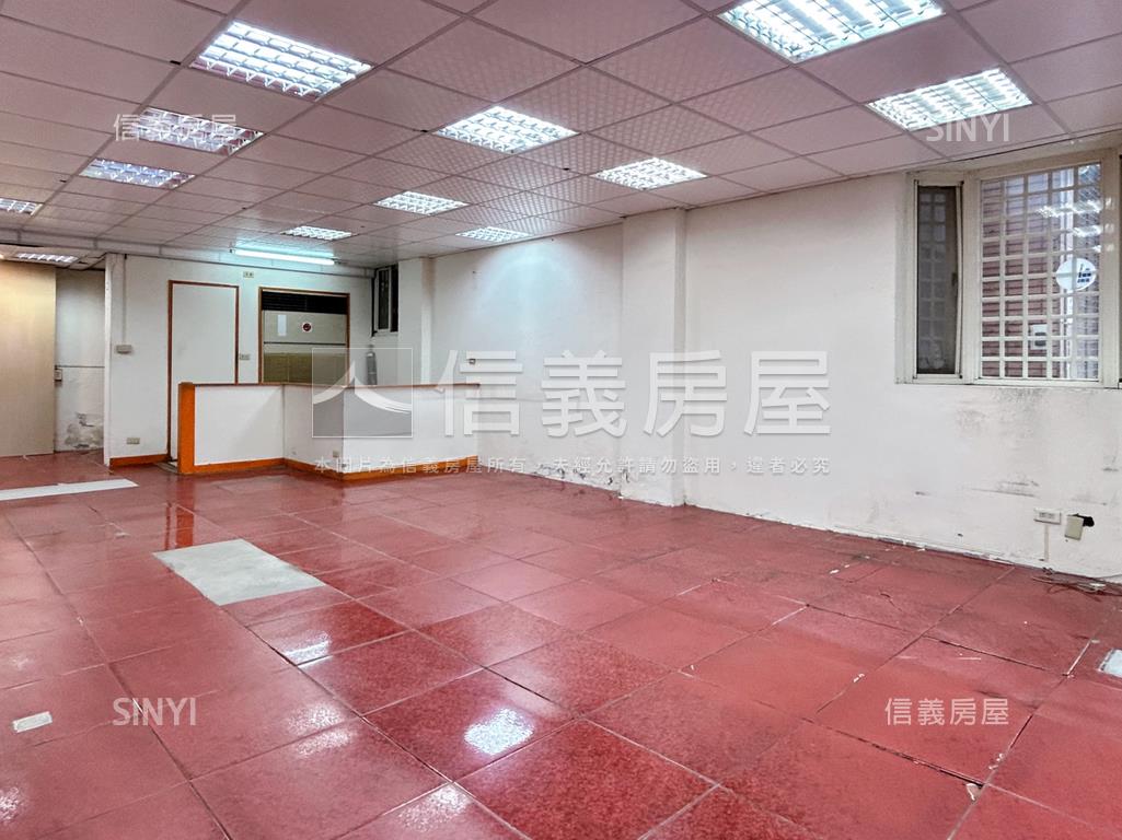 具未來潛力仁愛圓環旁店面房屋室內格局與周邊環境