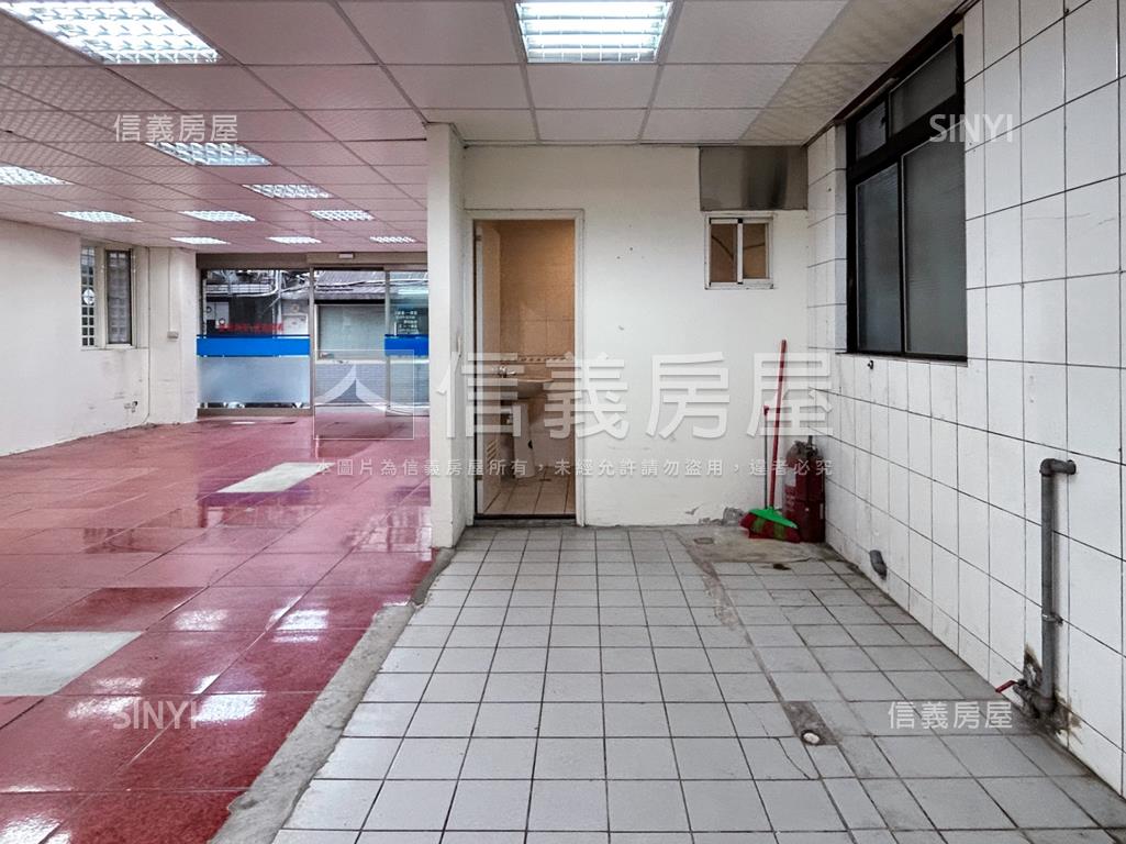 具未來潛力仁愛圓環旁店面房屋室內格局與周邊環境