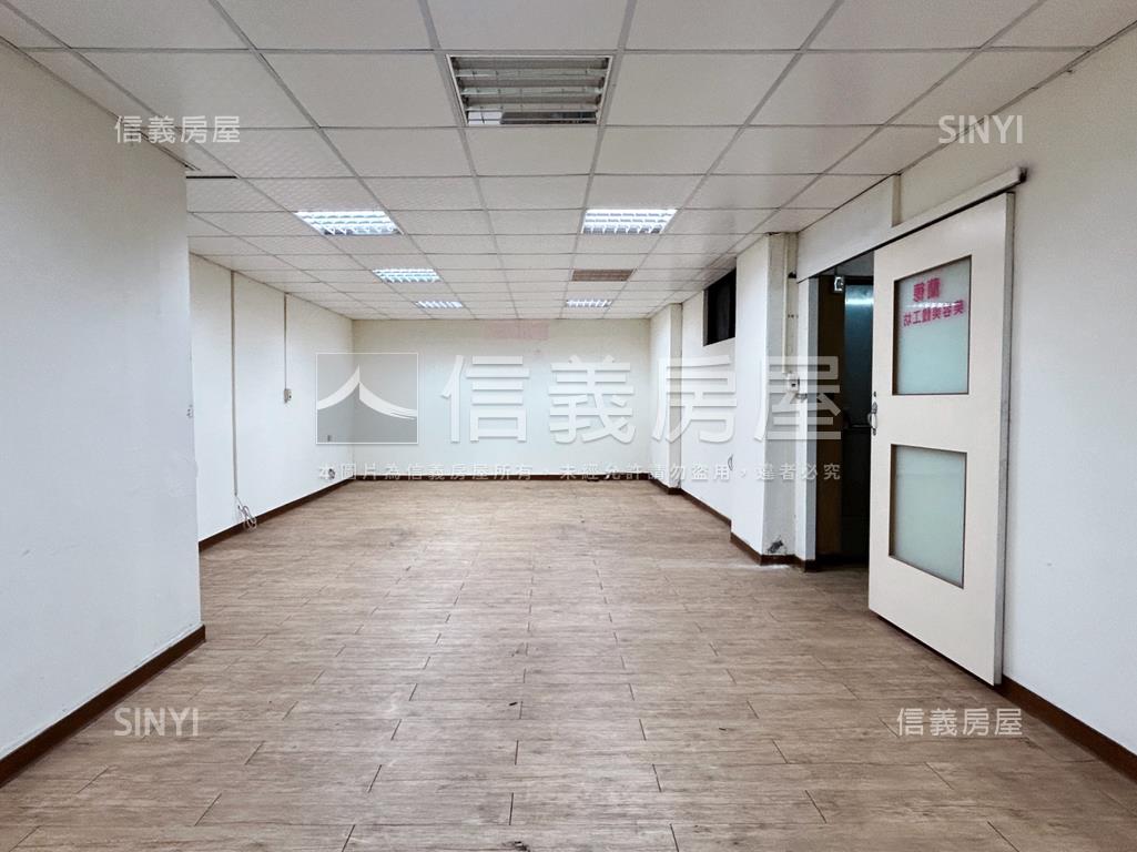 具未來潛力仁愛圓環旁店面房屋室內格局與周邊環境