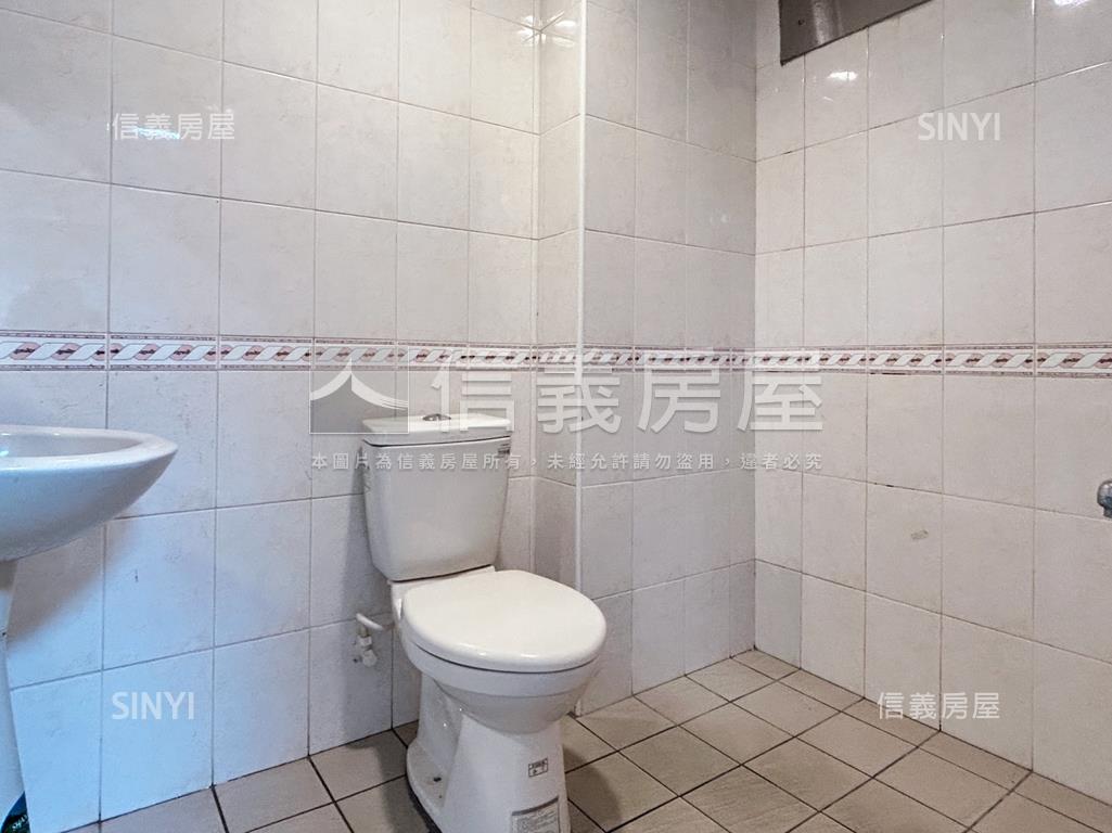 具未來潛力仁愛圓環旁店面房屋室內格局與周邊環境