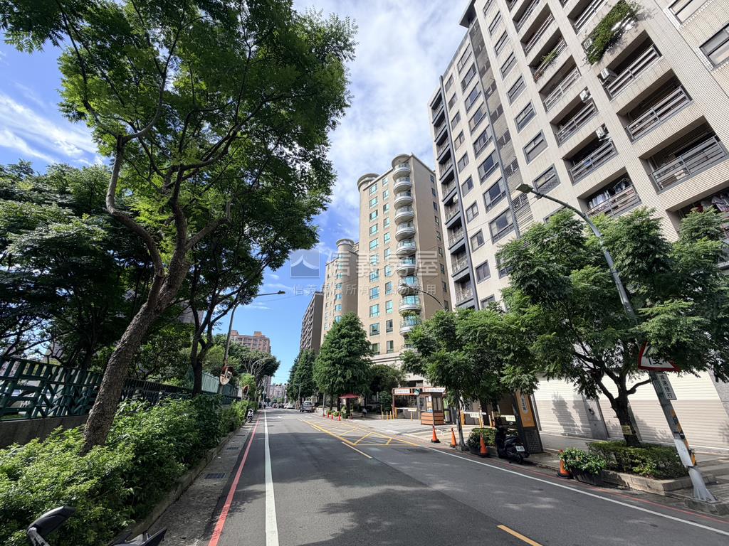 專任上城低總價套房車位房屋室內格局與周邊環境