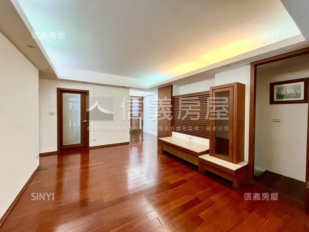 好停車邊間裝潢一樓房屋室內格局與周邊環境
