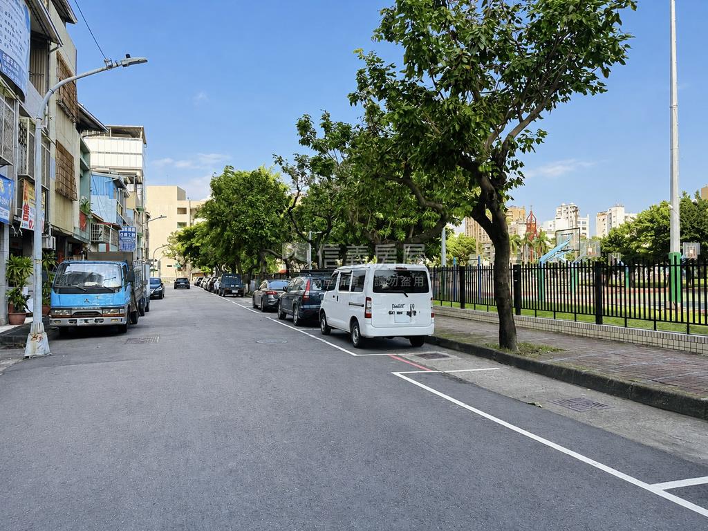 中央公園邊間文青優質透天房屋室內格局與周邊環境