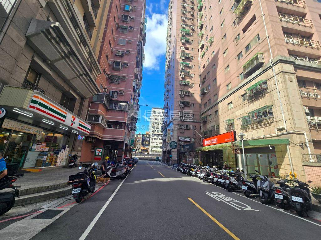 正旺★成功置產好車位房屋室內格局與周邊環境