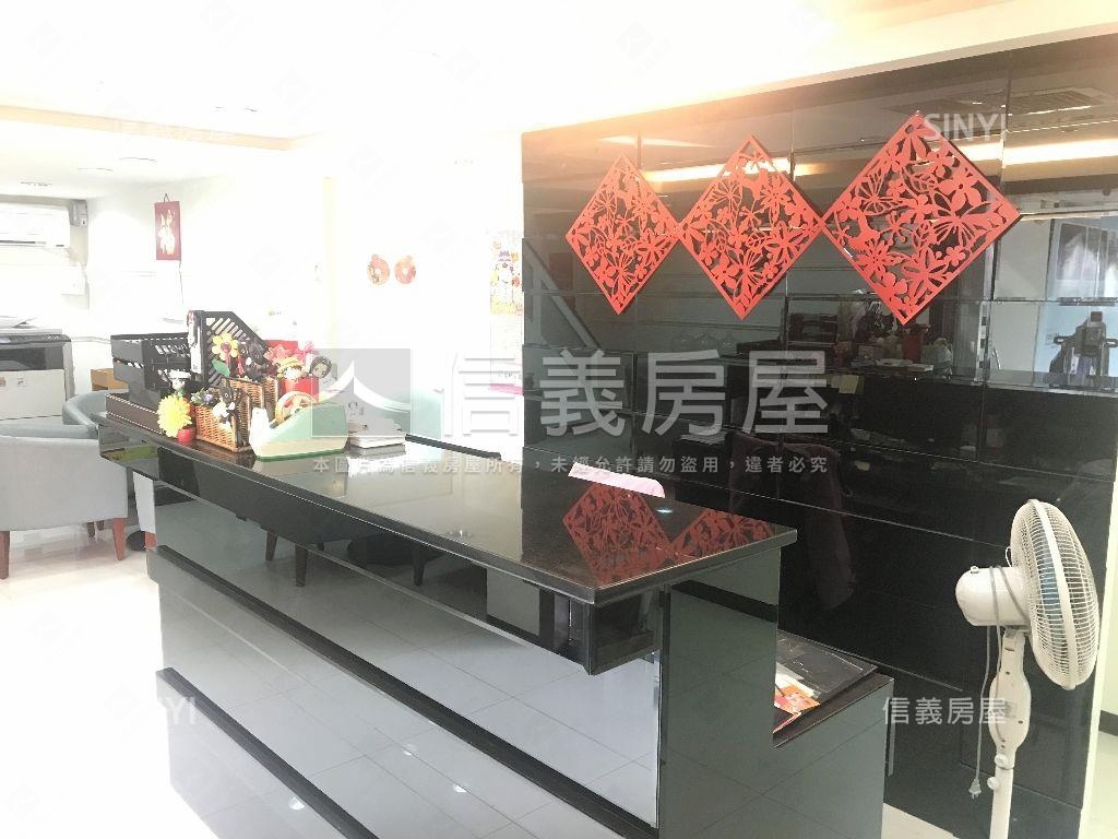 信義世貿高樓純辦１房屋室內格局與周邊環境