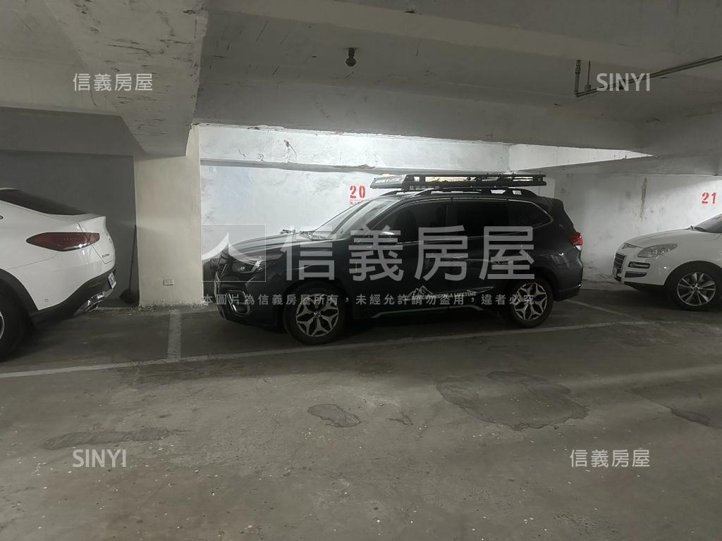 信義世貿高樓純辦１房屋室內格局與周邊環境