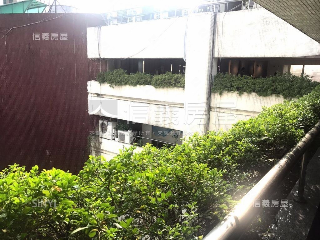 信義世貿高樓純辦１房屋室內格局與周邊環境