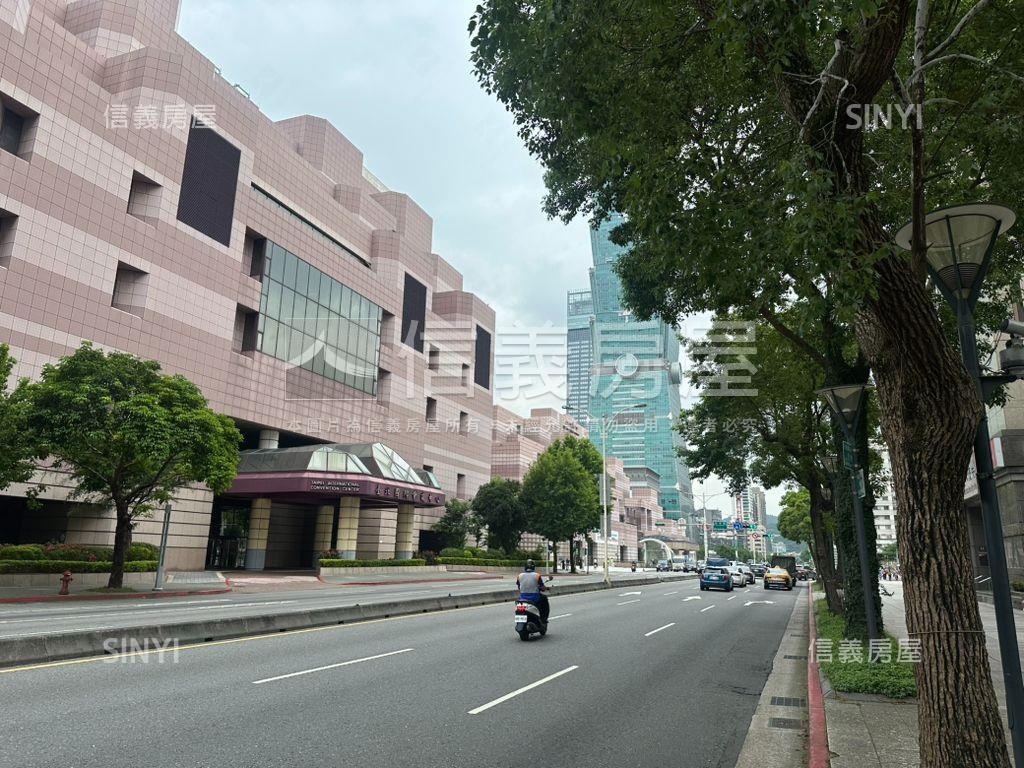 信義世貿高樓純辦１房屋室內格局與周邊環境