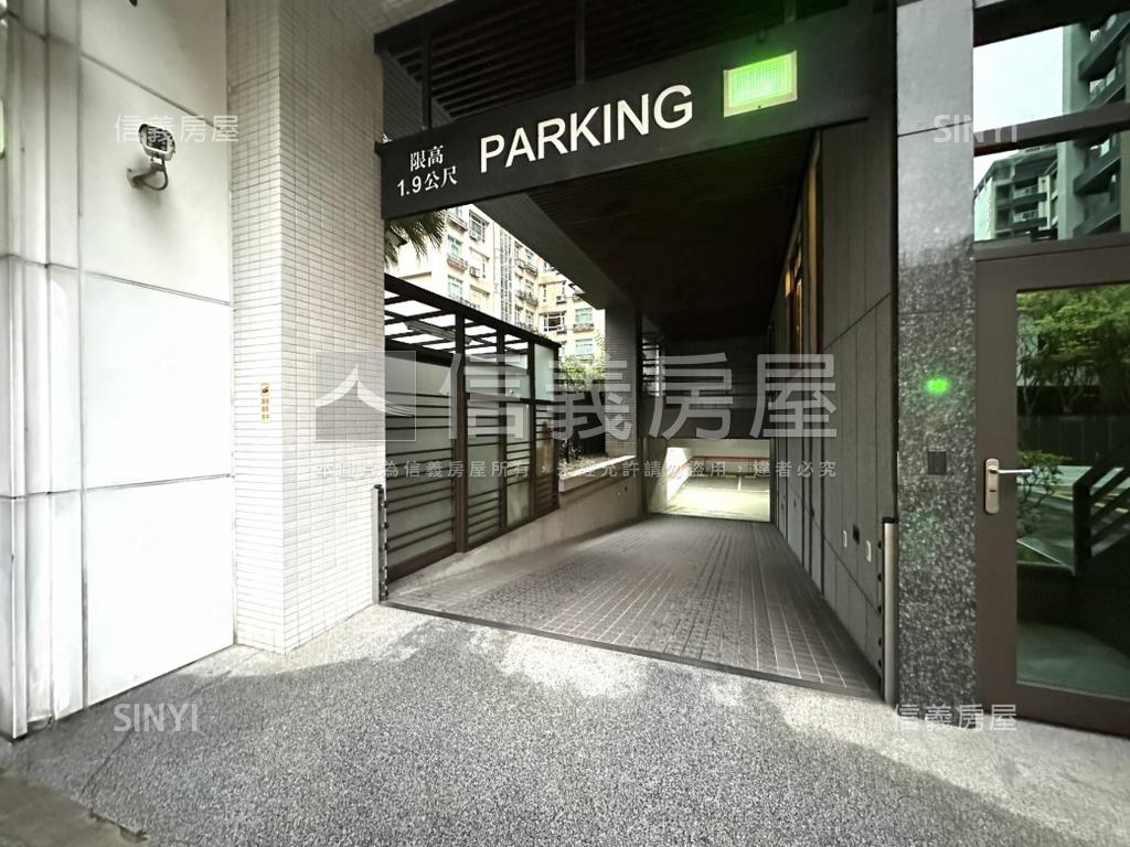 現代金典美妝兩房車位房屋室內格局與周邊環境