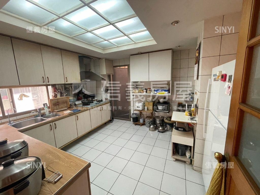 可看屋圓環採光電梯大４房房屋室內格局與周邊環境
