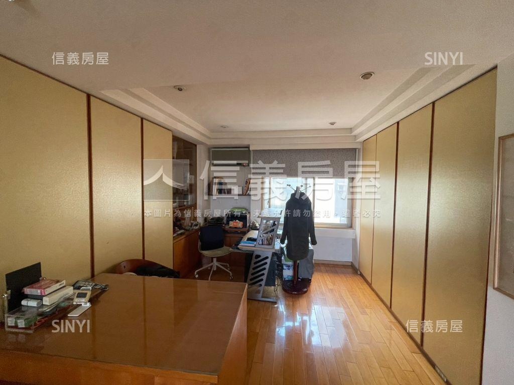 可看屋圓環採光電梯大４房房屋室內格局與周邊環境