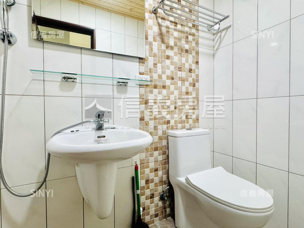 獨賣｜新化約６年３房平車房屋室內格局與周邊環境