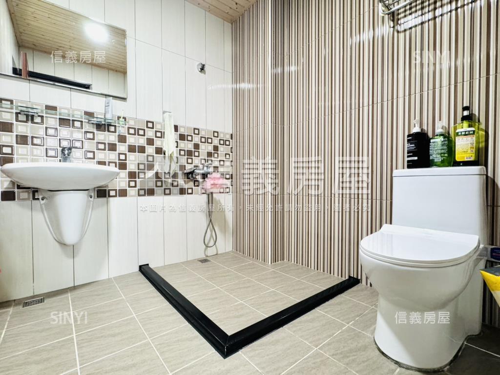 獨賣｜新化約６年３房平車房屋室內格局與周邊環境