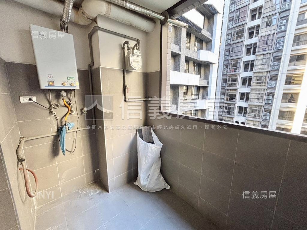 世界之星發財樓四房車位房屋室內格局與周邊環境