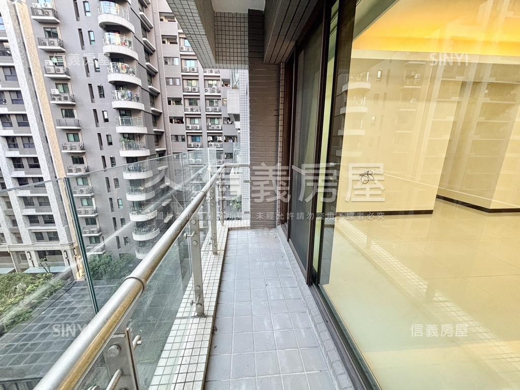 世界之星發財樓四房車位房屋室內格局與周邊環境