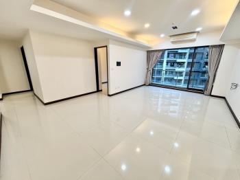 世界之星發財樓四房車位