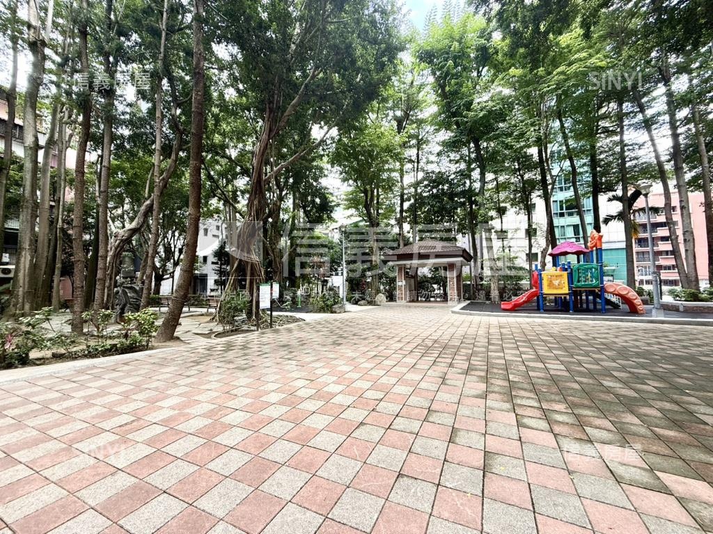 三面採光面公園附中設籍房屋室內格局與周邊環境
