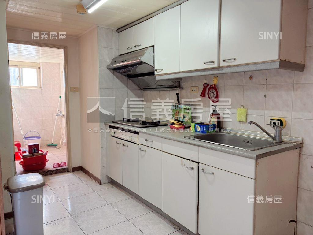 近中壢戶政★採光電梯兩房房屋室內格局與周邊環境