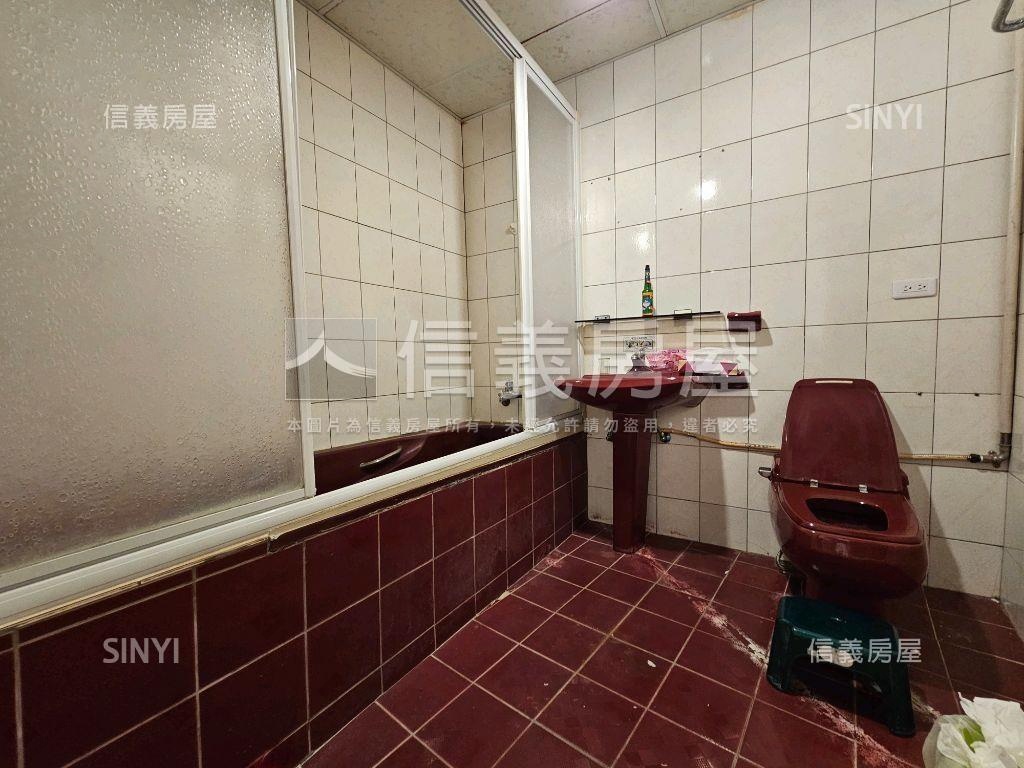 成功商圈約１３米面寬角店房屋室內格局與周邊環境