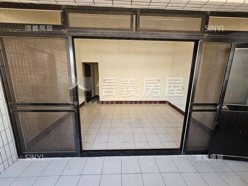 成功商圈約１３米面寬角店房屋室內格局與周邊環境
