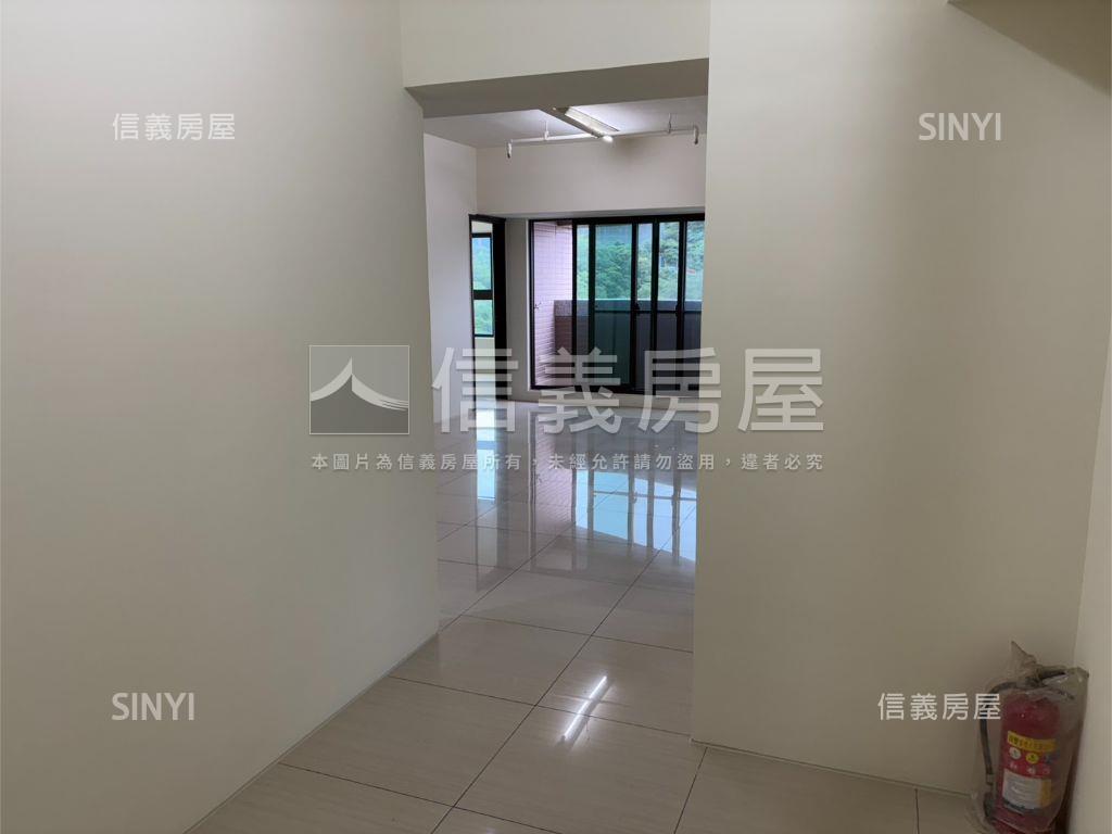 直面基隆港約５０坪大空間房屋室內格局與周邊環境