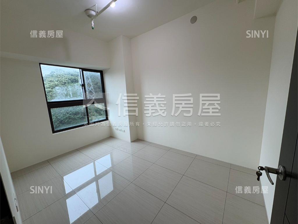 直面基隆港約５０坪大空間房屋室內格局與周邊環境