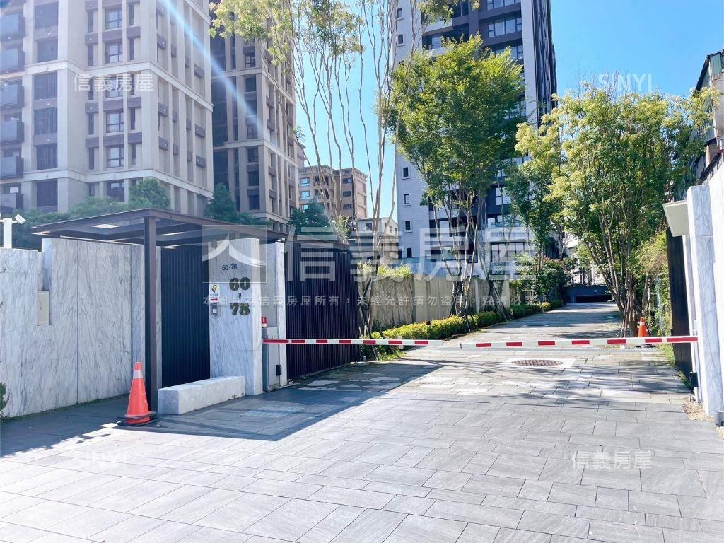 擎天高樓凌空２房車位房屋室內格局與周邊環境