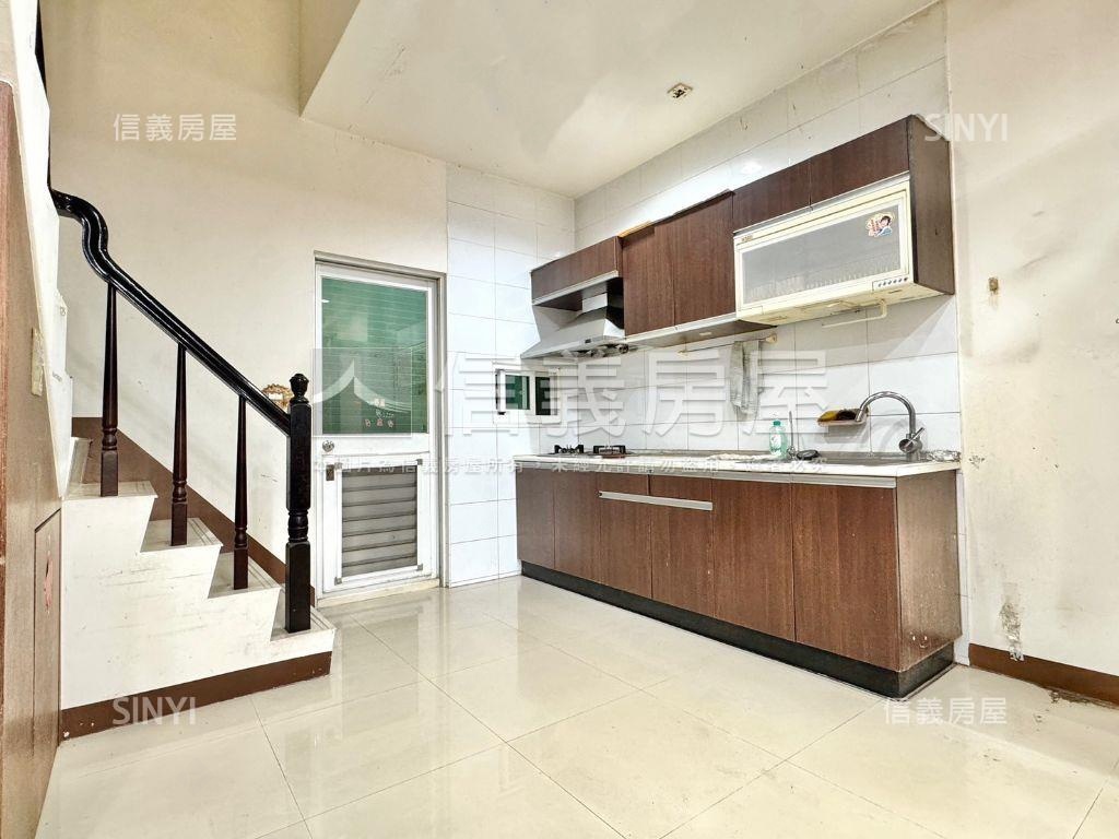 店長推薦挑高明亮透天房屋室內格局與周邊環境