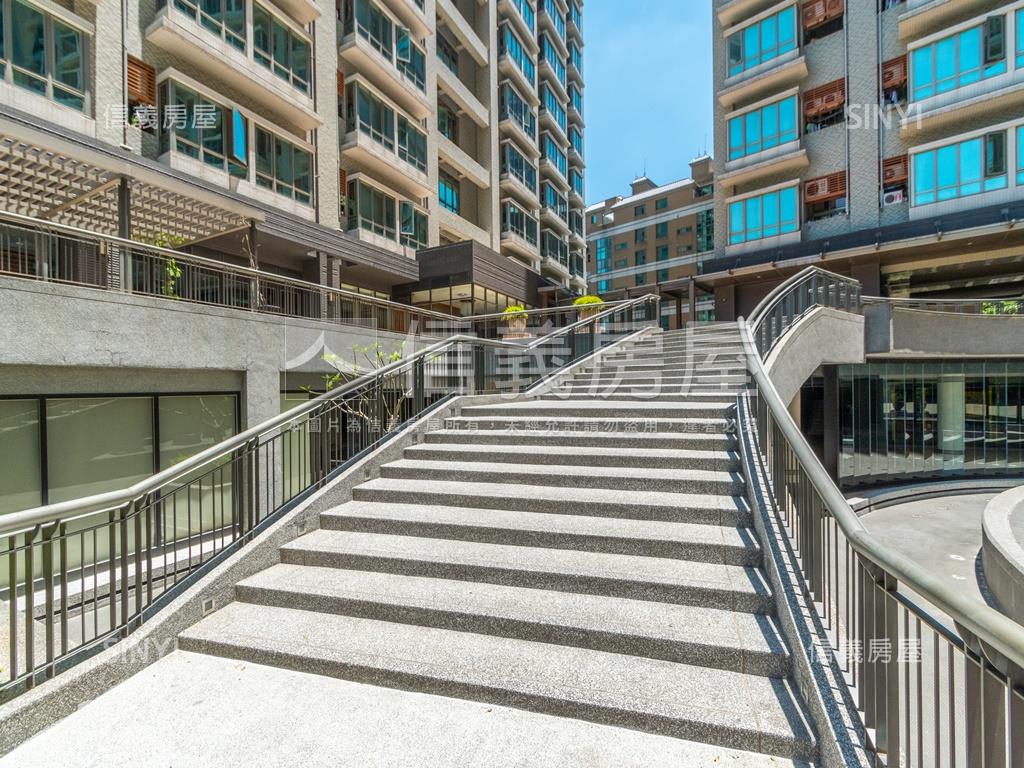 南加州Ｂ棟１６樓朝北河景房屋室內格局與周邊環境