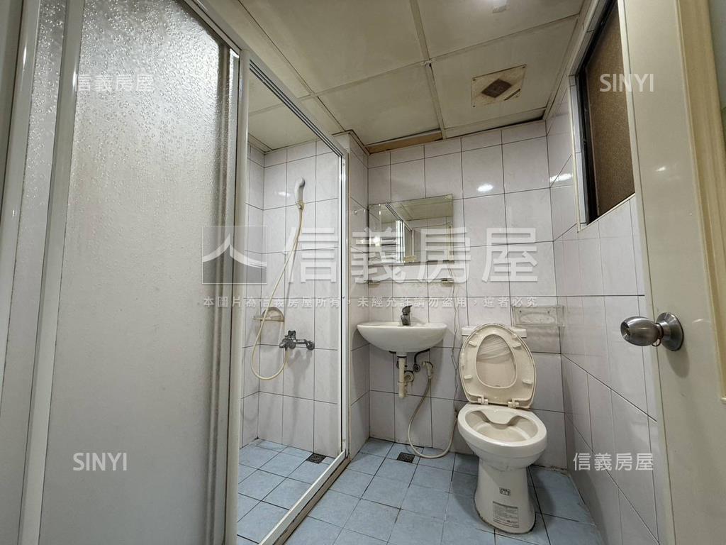 機能佳七賢二路套房房屋室內格局與周邊環境
