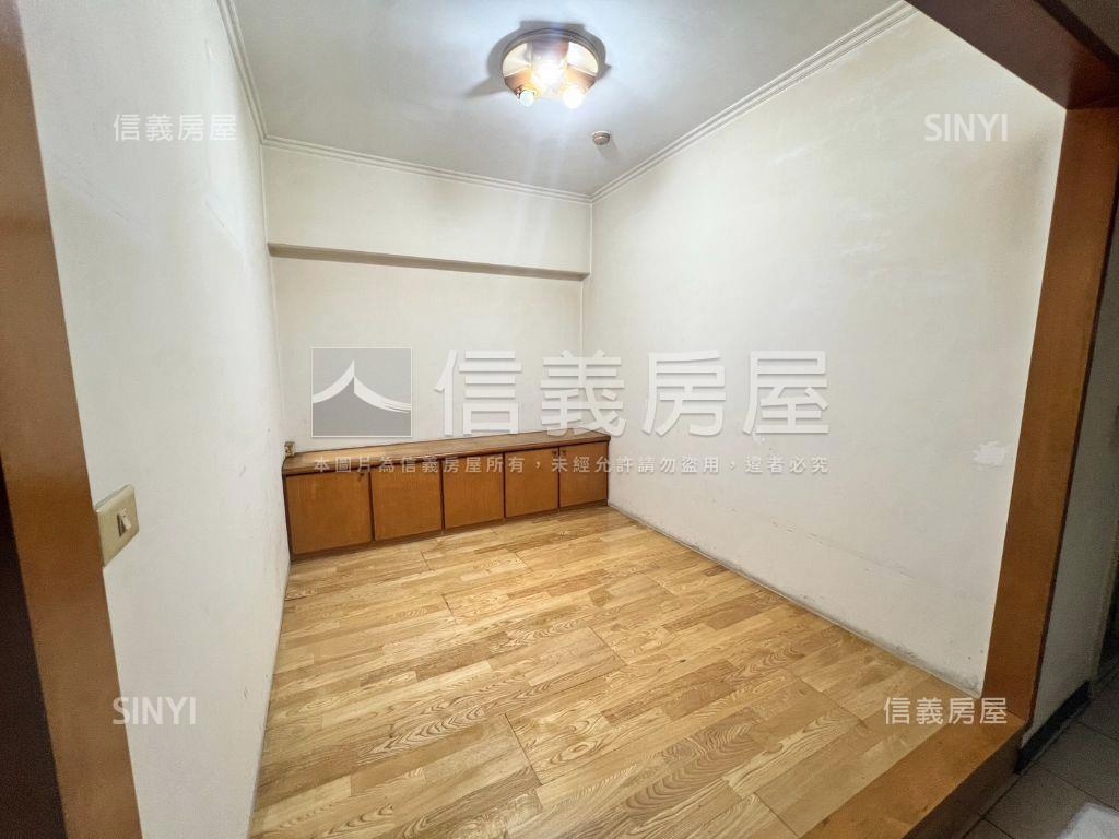 主推豪鎮優質四房車位房屋室內格局與周邊環境